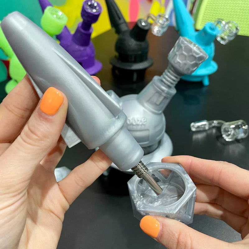 O Ooze | UFO Silicone Water Pipe & Dab Stra w