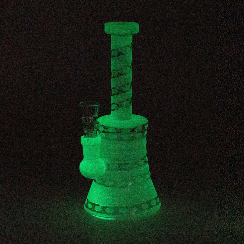 O 8" GLOW IN DARK GLASS BONG WITH DIFFUSER