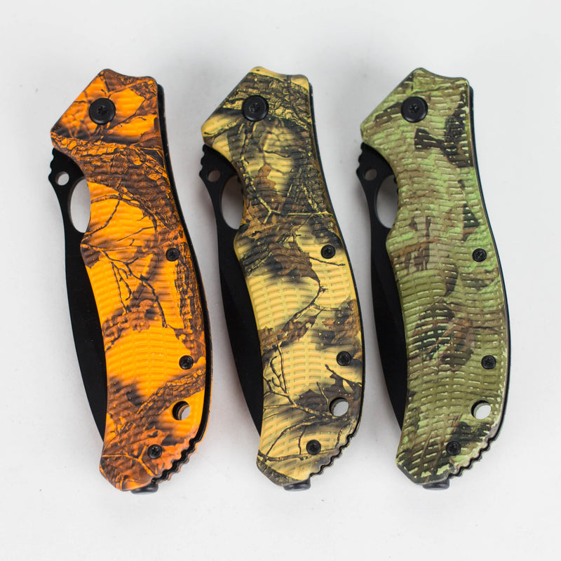 O CamoClaw Pocket Knife