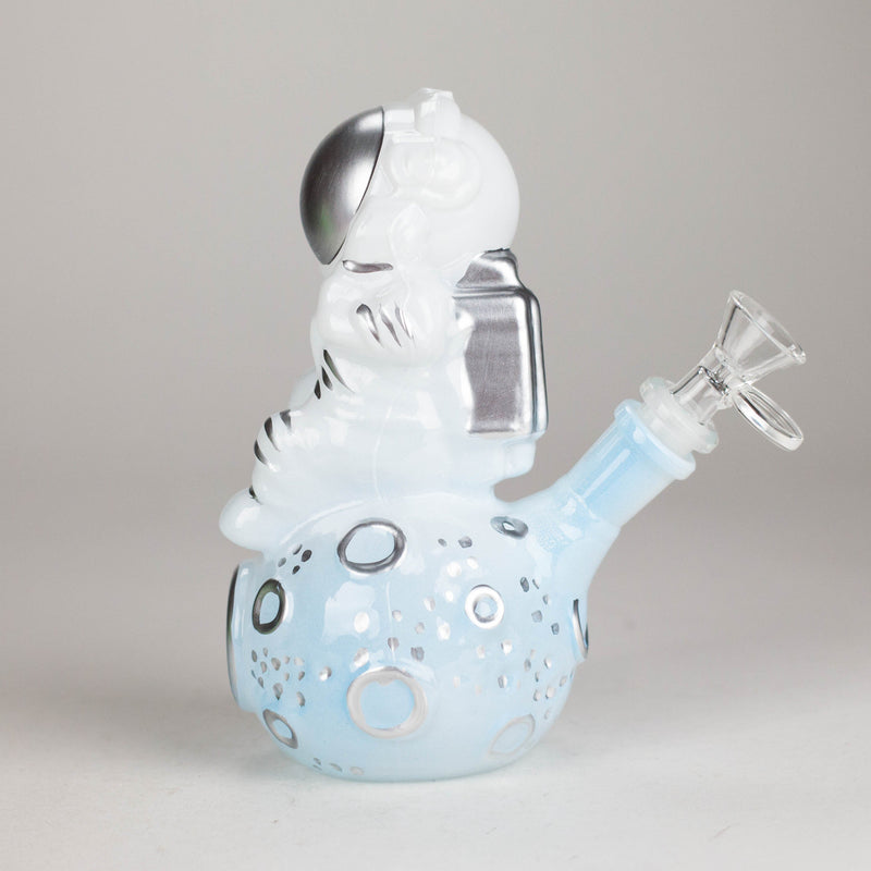 O 7" 3D Astronaut Glass Bong – Space Inspired Water Pipe