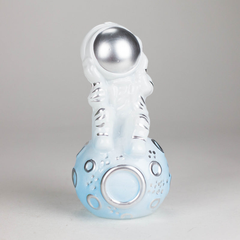 O 7" 3D Astronaut Glass Bong – Space Inspired Water Pipe
