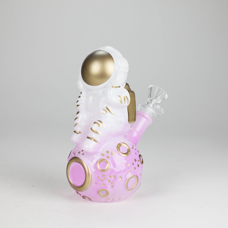 O 7" 3D Astronaut Glass Bong – Space Inspired Water Pipe