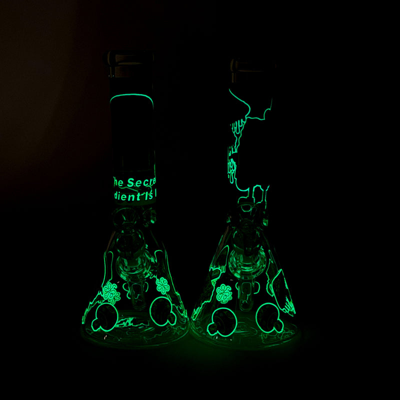 10" Glow-in-the-Dark Glass Bong with Cartoon Sponge Design Glass bong 777 Smoke